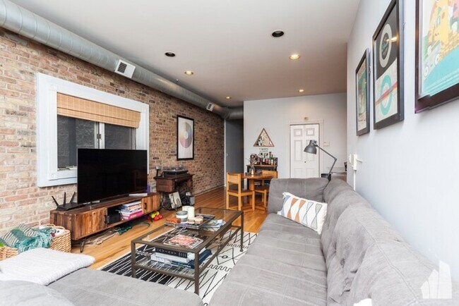 Building Photo - STUNNING 2BED/2BA RIVER WEST CONDO W/ PARK...