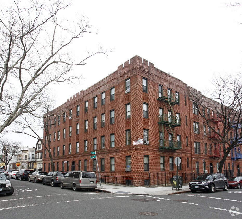 Primary Photo - 95-06 41st Ave