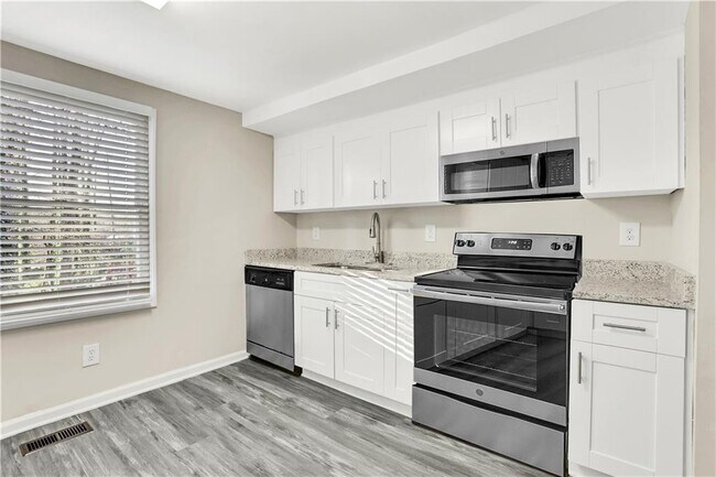 Building Photo - 3799 Radcliffe Blvd