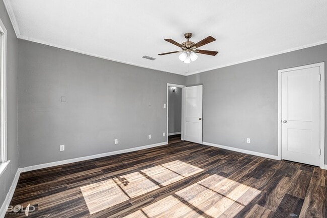 Building Photo - Check Out this 3 bed 2 bath!!