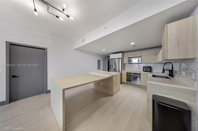 Building Photo - 16385 Biscayne Blvd