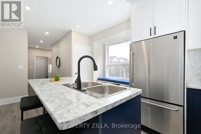 Building Photo - 31 Greenaway Ave