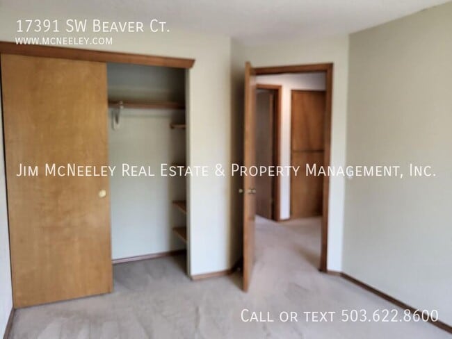 Building Photo - 17391 SW Beaver Ct