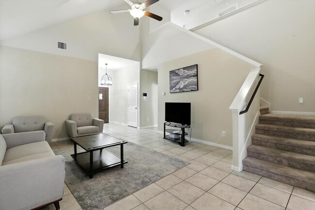 Foto del edificio - 1627 Northwood Springs Dr