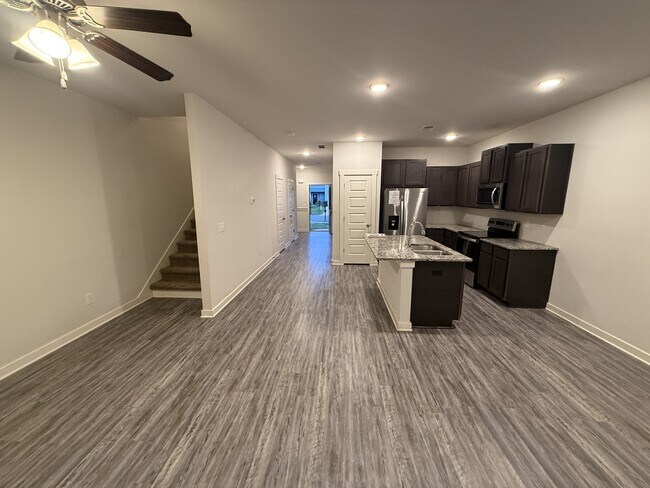 Building Photo - 680 The Heights Ln