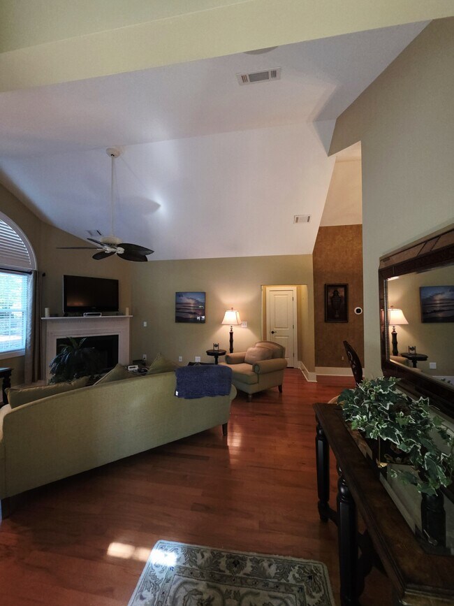 Foto del edificio - 144 Edgewood Ct