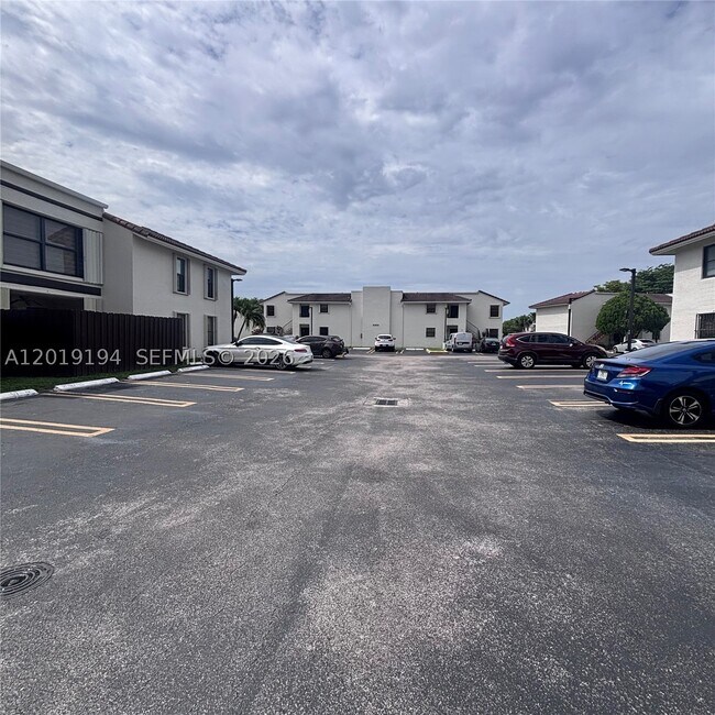 Foto del edificio - 10857 NW 7th St