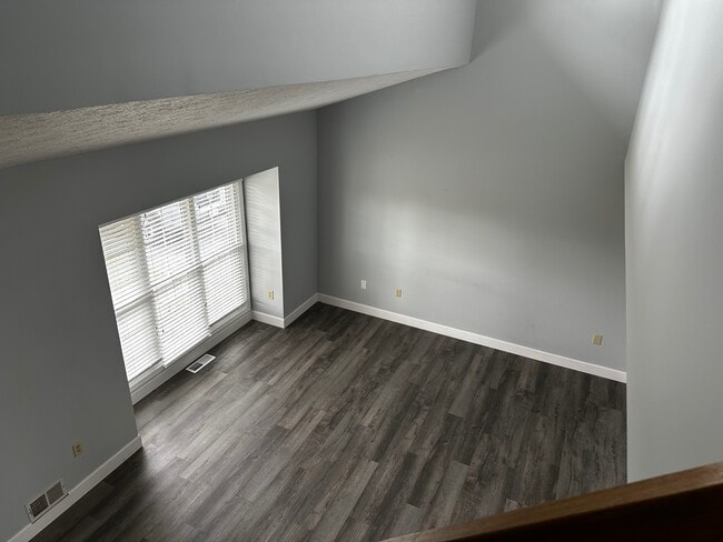 Building Photo - 5 White Oak Bend