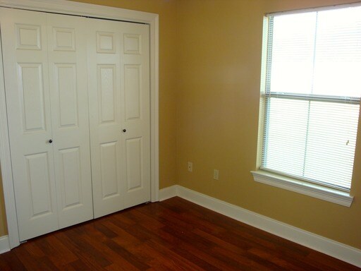 Building Photo - 252 Rushmore Dr