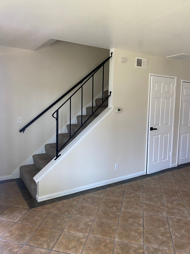 Building Photo - 9920 Continental Dr