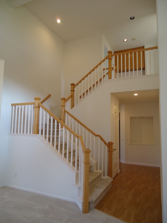 Building Photo - Large 4 bed, 2.5 bath Carmel Valley Home in Beautiful Cul-de-sac!