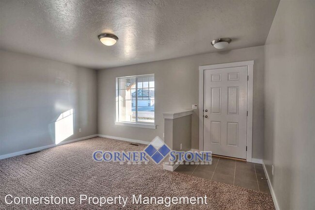 Building Photo - 4 br, 2.5 bath House - 708 N Stucker Ave