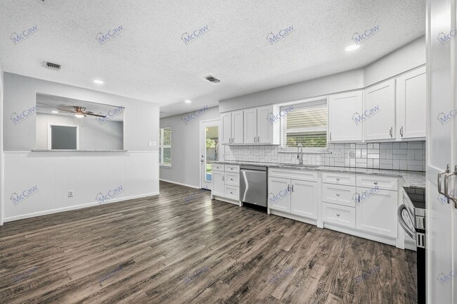 Building Photo - 808 Bullock Dr