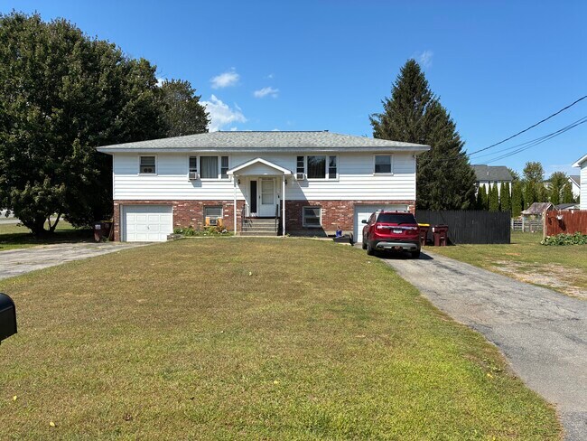 Building Photo - 2923 W Lydius St