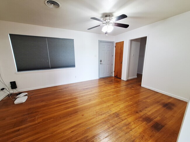 Foto del edificio - 907 Jefferis Ave