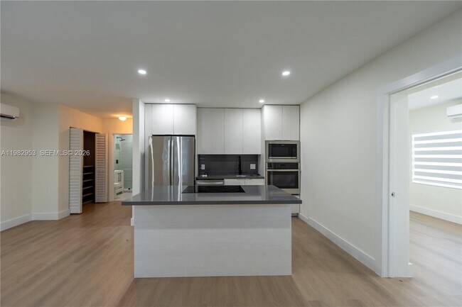 Foto del edificio - 1615 NE 9th St