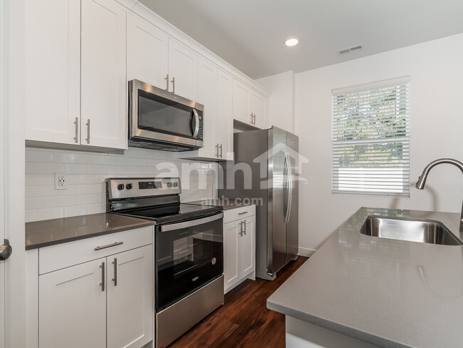 Building Photo - 7615 Verona Lp SW