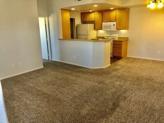 Building Photo - 2 Bed/2 Bath Otay Ranch