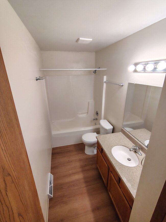 Foto del edificio - 2217 Hermon Ave