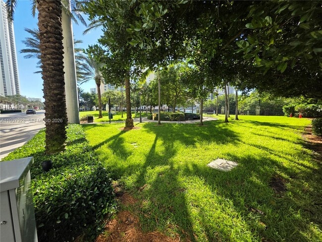 Building Photo - 310 Poinciana Island Dr