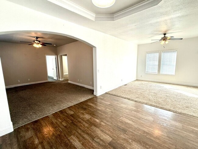 Foto del edificio - 3 Bedroom 2 Bath Home Available Soon!