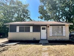 Building Photo - 6030 Bluebell Cir