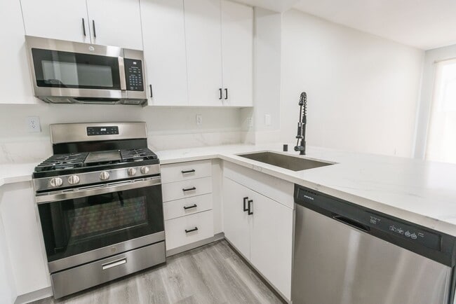 Interior Photo - 2820 Sawtelle Blvd