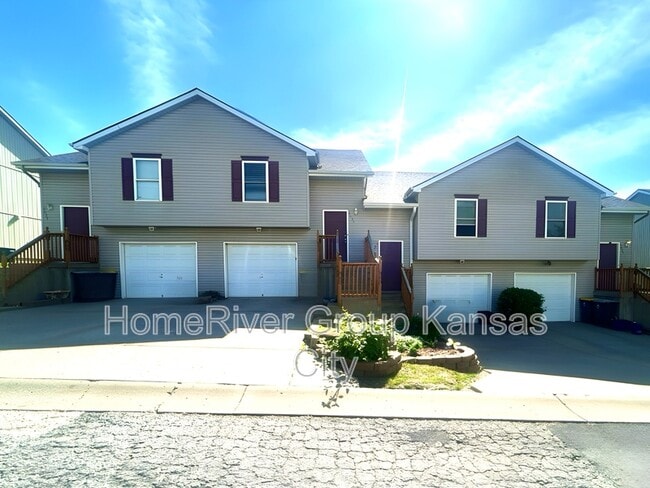 Building Photo - 5631 N Northwood Terrace