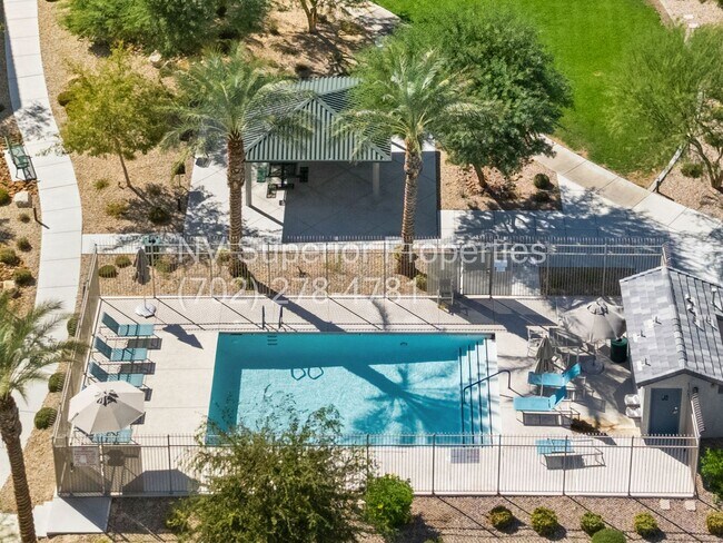 Foto del edificio - NW!!  2 Bedrooms with Balcony!!  Gated!! C...
