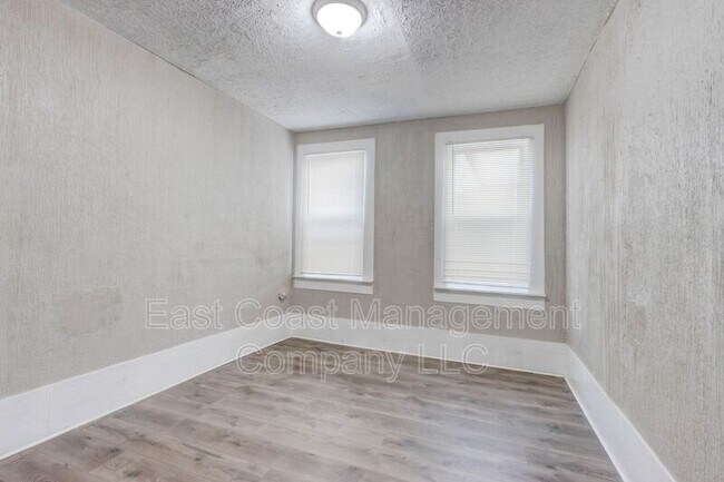 Building Photo - 1303 Poplar Grove St