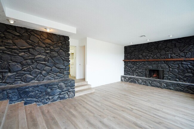 Foto del edificio - 6304 Riley Way