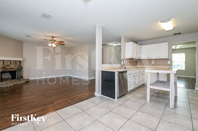 Foto del edificio - 1445 Lochspring Dr