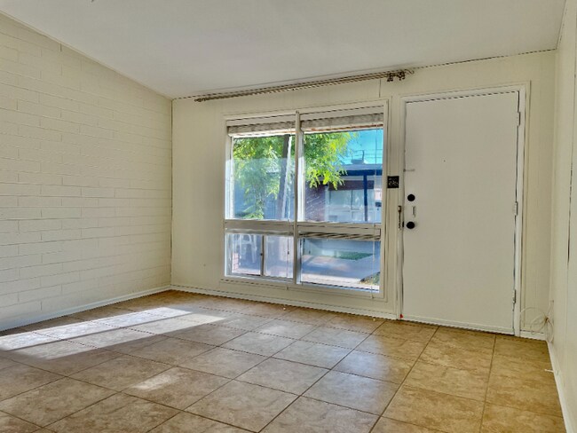 Building Photo - 1813 E Colter St