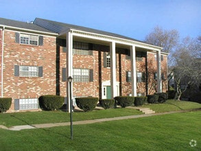 Building Photo - Heritage Court Apartments