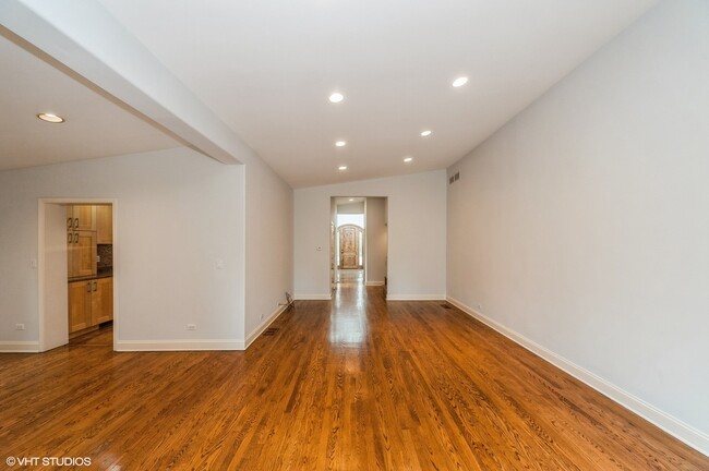 Building Photo - 401 Beverly Dr