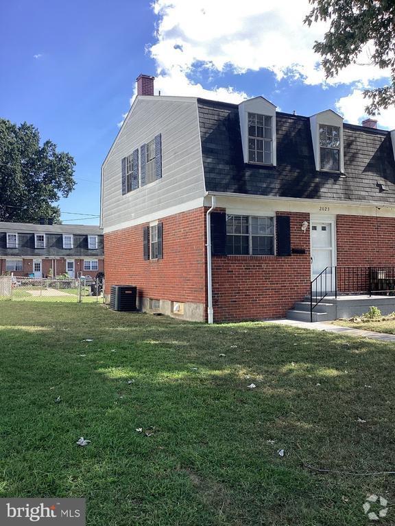 Building Photo - 2023 Barry Rd