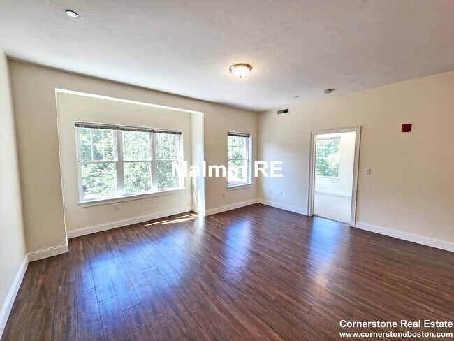 Building Photo - 81 Amory St