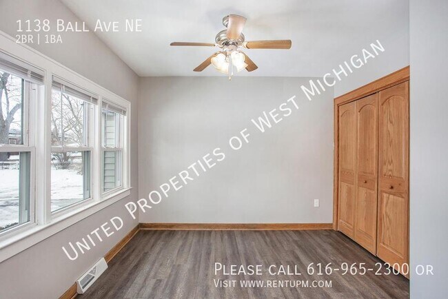Foto del edificio - Tours Estimated to Begin 4/8 | Spacious an...