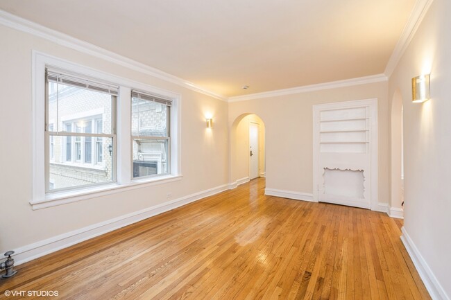 Building Photo - Remodeled 2 Bed in Beverly - Heat & Gas In...
