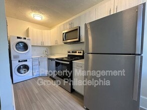 Building Photo - 2809 W Queen Ln