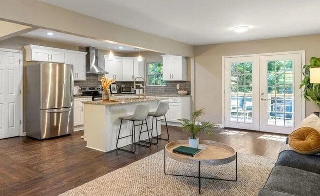 Building Photo - 2263 Nivelle Dr