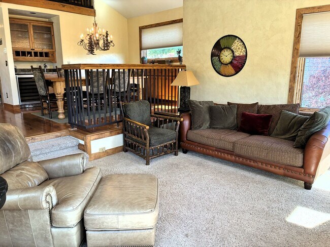 Foto del edificio - Winter Seasonal Rental- 374B Ensign Dr.