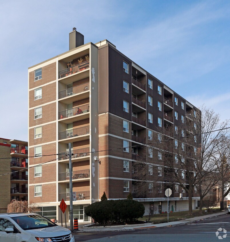 Building Photo - 490 Eglinton Avenue East