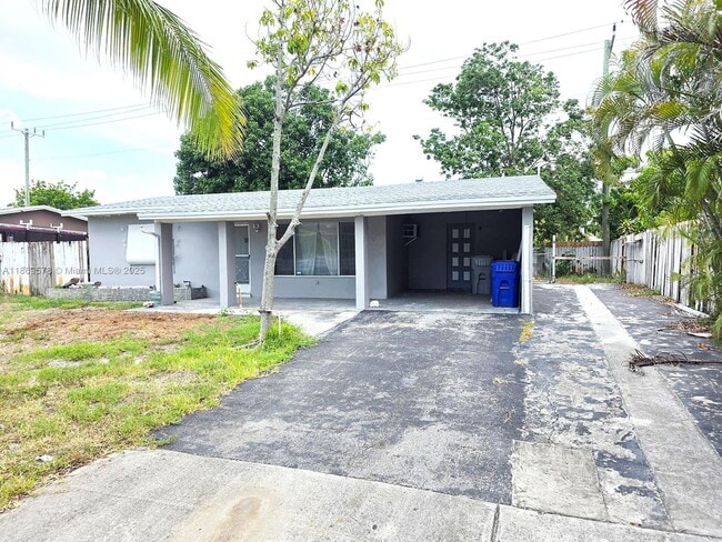 Building Photo - 2911 NE 9th Ave