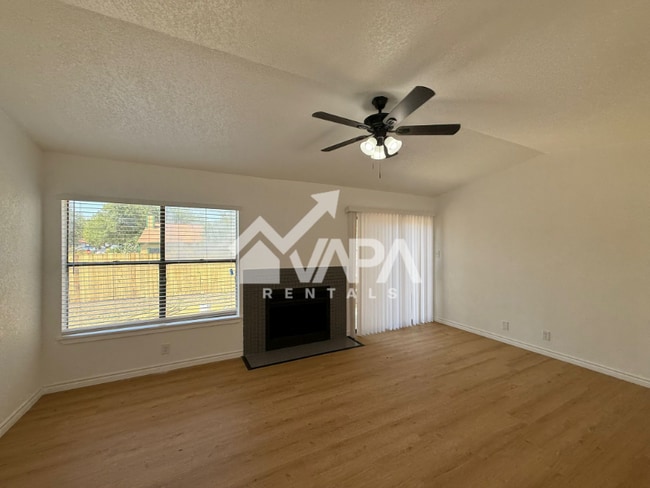 Foto del edificio - 4103 Sunrise Glade Dr