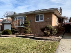 Building Photo - 733 Campbell Ave