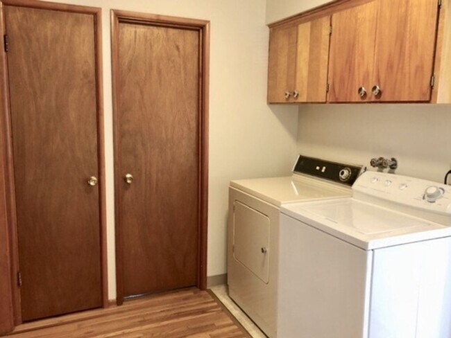 Foto del edificio - ADORABLE, CLEAN, and WELL MAINTAINED! DETA...