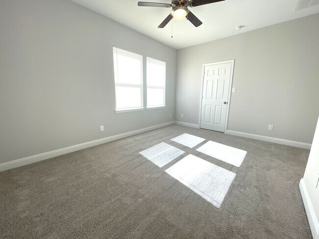 Foto del edificio - 5214 Mayle St