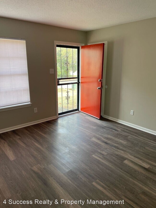 Building Photo - 3 br, 1 bath House - 3365 Elk Point Dr.