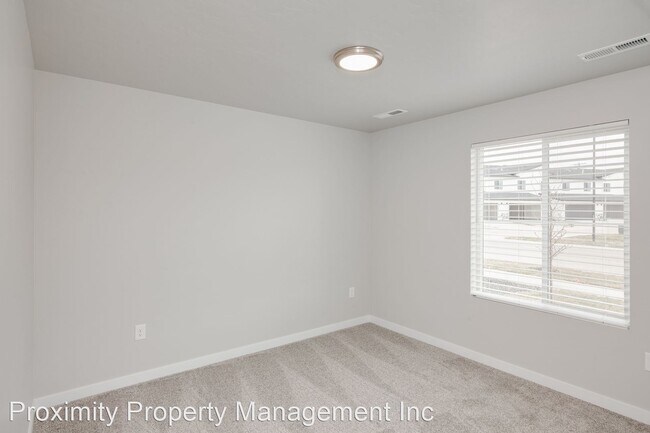 Building Photo - 4 br, 2 bath House - 3055 S. Green Forest Way